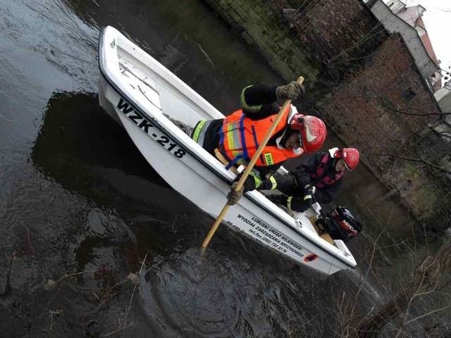Na początku marca szprotawscy strażacy szukali zaginionego człowieka, którego czapka była na brzegu rzeki.