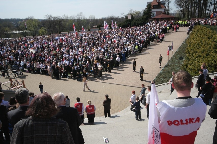 Pogrzeb pary prezydenckiej. Wielka żałoba w Krakowie