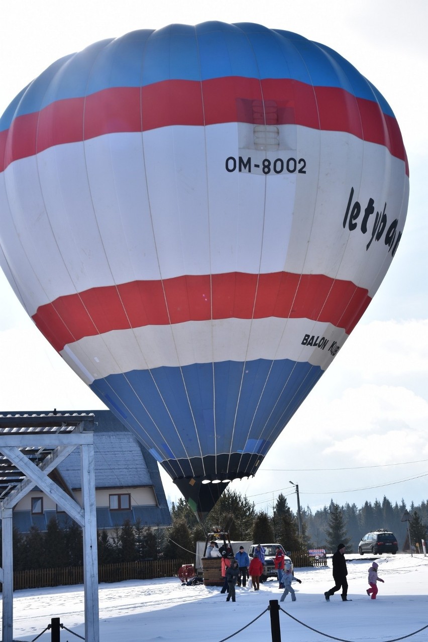 Podhale. Balony na ogrzane powietrze przeleciały nad Tatrami 