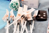 Szczepienia przeciw COVID-19 powinny być obowiązkowe? Zdania wśród ekspertów są podzielone 