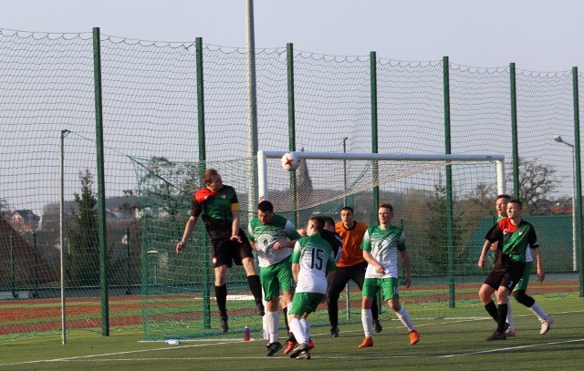 BOSiR/Dąb Barcin  -  Dąb Bąkowo/Dąbrowa Biskupia  2 - 2 (1:0)Bramki: Filip Czerwiński (43), Daniel Nowakowski (70)  -  Dawid Markowski (56), Radosław Malinowski (61)(mw)Liga Piłki Halowej MOS w Żninie. Zakończenie sezonu 2018/2019 [zdjęcia, wyniki]Sportowe Wydarzenie Weekendu - rozpoczęła się piłkarska wiosna w regionie.