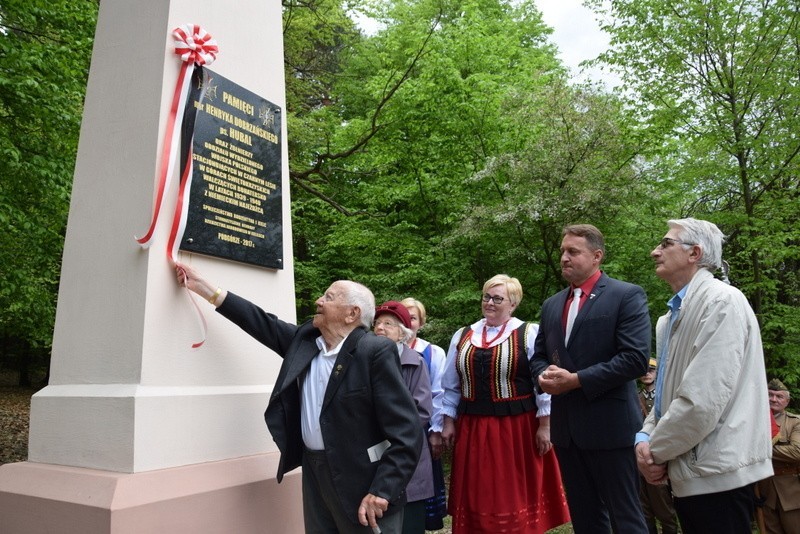 Henryk Dłużewski, 102-letni kielczanin, zaprojektował pomnik „Hubala”, który odsłonięto w Podgórzu w gminie Bodzentyn