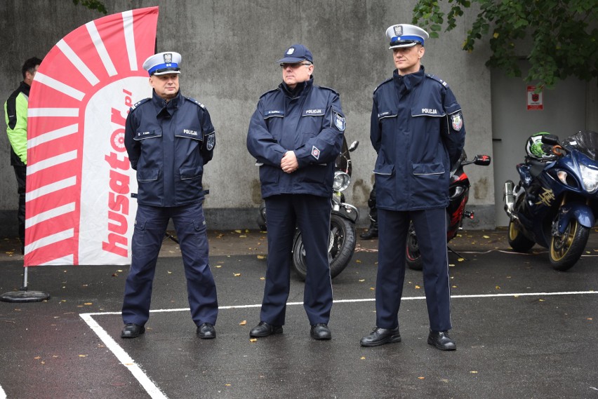 Mimo niepogody, pod ZSM w Opolu pojawiło się kilkudziesięciu...