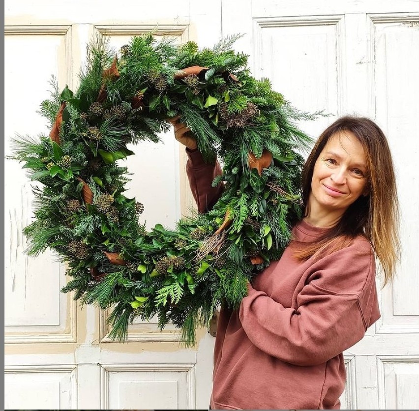 Wianek na Boże Narodzenie. Hanna Smuczyńska z Nowej Karczmy podpowiada, jak zrobić wyjątkową ozdobę na święta [ZDJĘCIA]