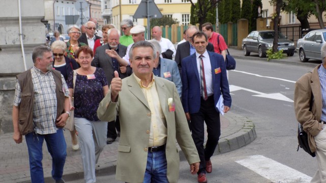 Sentymentalny spacer po ulicach dzielnicy to co rusz odżywające wspomnienia z lat dzieciństwa