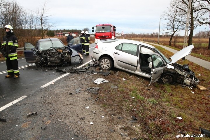 Trzy osoby ranne w zderzeniu czterech samochodów na drodze krajowej [ZDJĘCIA]