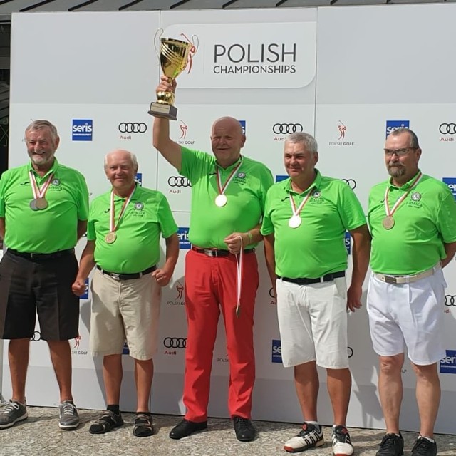 Golfiści Armady ze złotymi medalami i pucharem za zwycięstwo w klubowych mistrzostwach Polski seniorów  Zobacz kolejne zdjęcia. Przesuwaj zdjęcia w prawo - naciśnij strzałkę lub przycisk NASTĘPNE