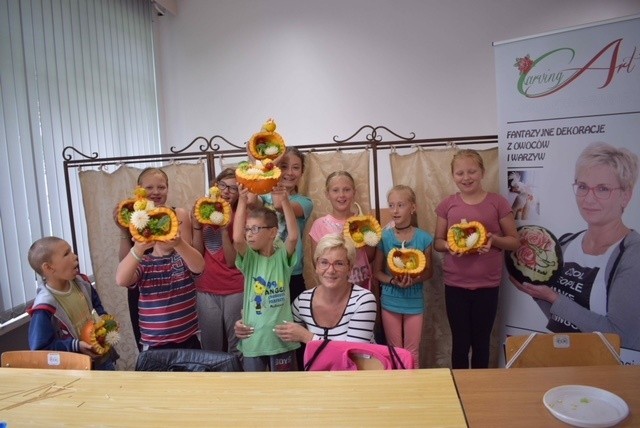 Warsztaty z carvingu dla dzieci, młodzieży i osób dorosłych w Profesjonalnej Szkole Biznesu w Tarnobrzegu
