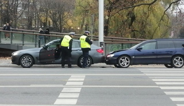 Ponadto funkcjonariusze złapali 271 przestępców drogowych, w tym  119 pijanych kierujących pojazdami. Łódzka grupa SPEED, powołana przez Komendanta Wojewódzkiego Policji w Łodzi, pracuje od 4 lat. Jej zadaniem jest natychmiastowe reagowanie na niebezpieczne zachowania, a także powstrzymywanie agresji na drogach.