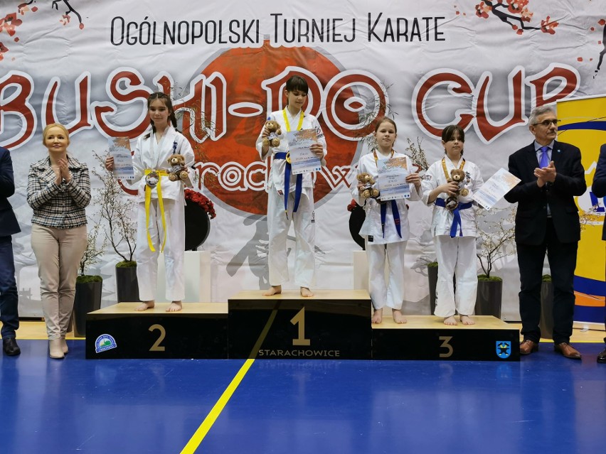 6 medali w tym 4 złote dla kieleckiego klubu Chikara na ogólnopolskim turnieju karate w Starachowicach. Zobacz zdjęcia  