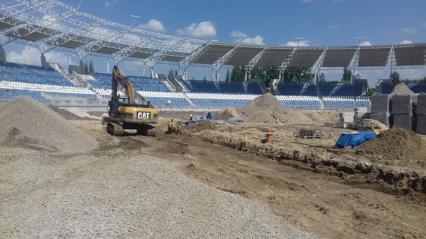 Tak wygląda plac budowy wewnątrz stadionu Orła