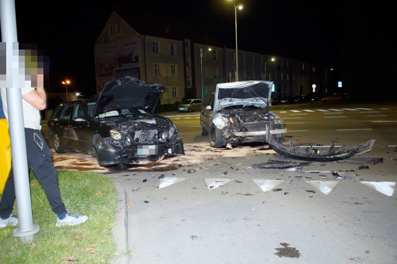 Zderzenie dwóch samochodów na ulicy Szczecińskiej w Słupsku [ZDJĘCIA]
