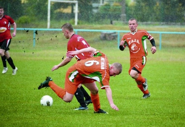 Piłkarze Hetmana Tykocin wiosną spisują się świetnie. W sobotę wygrali kolejne spotkanie, tym razem pokonując białostockiego Hetmana 2:0.