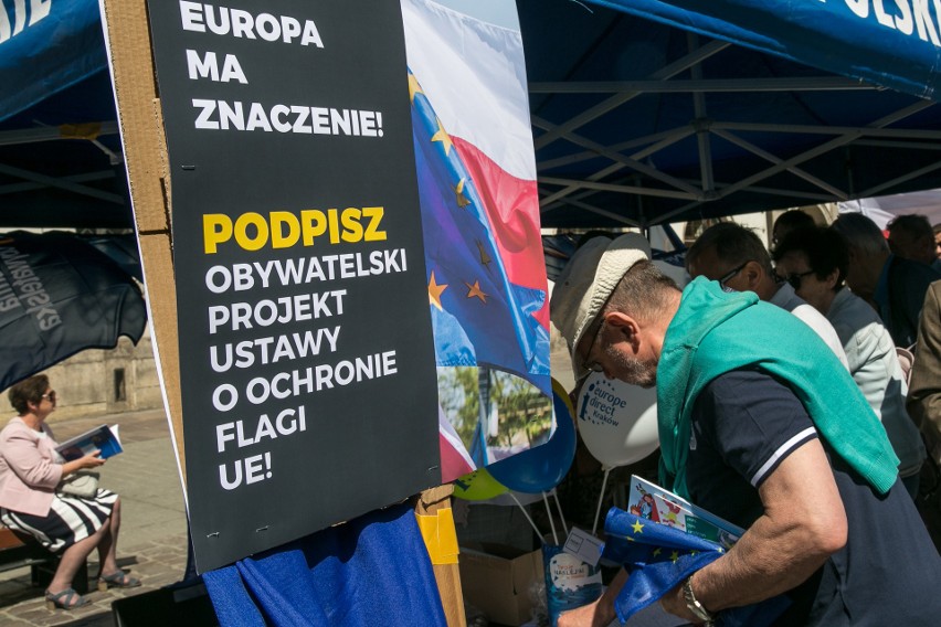 Krakowskie Święto Europy na Małym Rynku. Odśpiewano "Odę do Radości" [ZDJĘCIA]