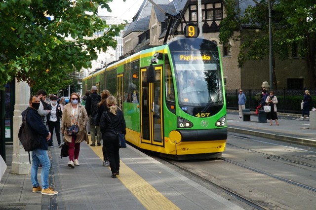 Po wypadku na Starołęce wiele tramwajów jeździ objazdami. To duże utrudnienia dla poznaniaków wracających z pracy