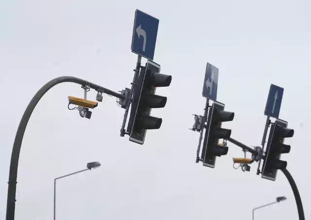 Żółte kamery CANARD łapią kierowców w Szczecinie. Urządzenie jest elementem Centrum Automatycznego Nadzoru nad Ruchem Drogowym.
