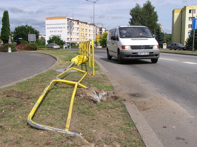 Uszkodzone barierki w Miastku.