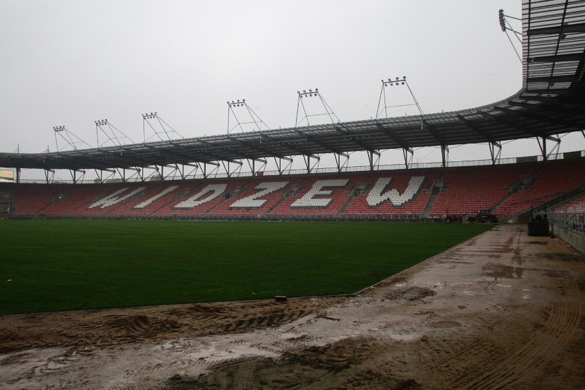 Stadiony rosną u nas jak grzyby po deszczu. W Ekstraklasie...