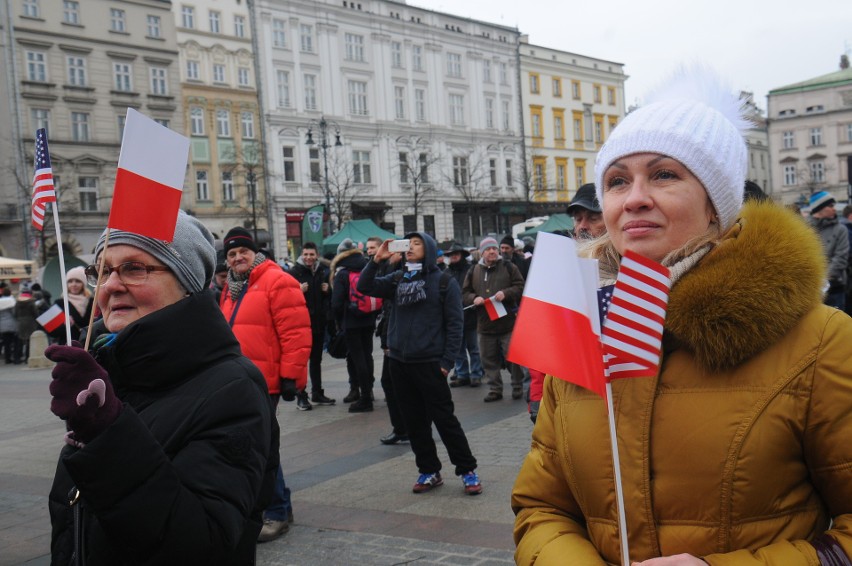 Piknik „Bezpieczna Polska” na krakowskim Rynku [NOWE ZDJĘCIA]