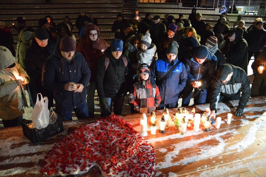 Mieszkańcy Stalowej Woli i Tarnobrzega w milczeniu oddają hołd zmarłemu prezydentowi Gdańska