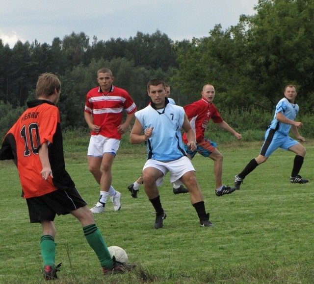 Piłkarze Stoku i Podborza stoczyli w finale zacięty pojedynek.