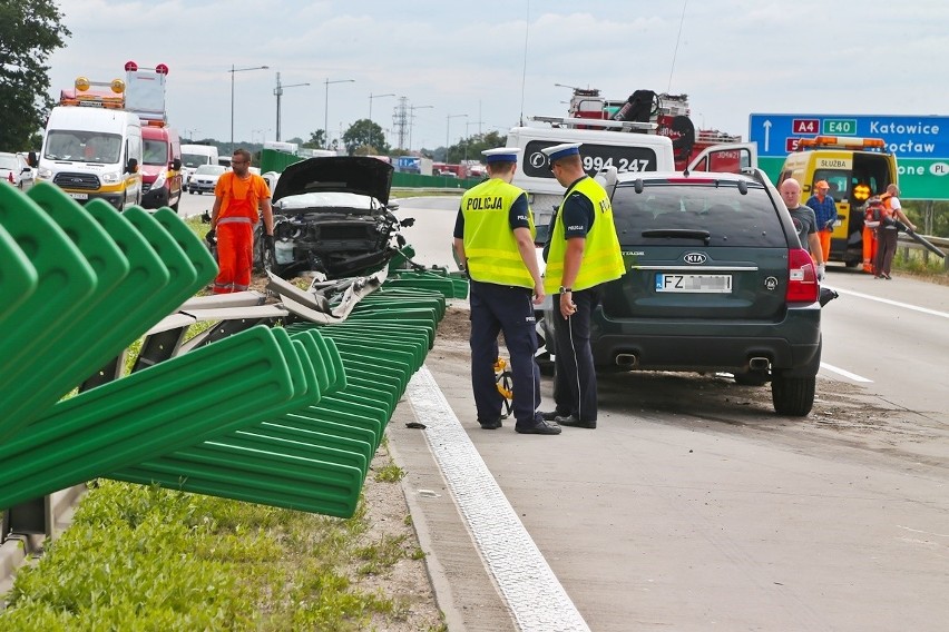 Karambol na A4 przy węźle Bielany. Potężne utrudnienia po zderzeniu ciężarówki i 3 aut osobowych