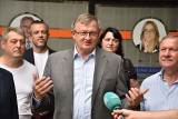 Politycy PiS przed biurem poselskim PO w Malborku. Tadeusz Cymański mówił o obronie bezpieczeństwa Polski
