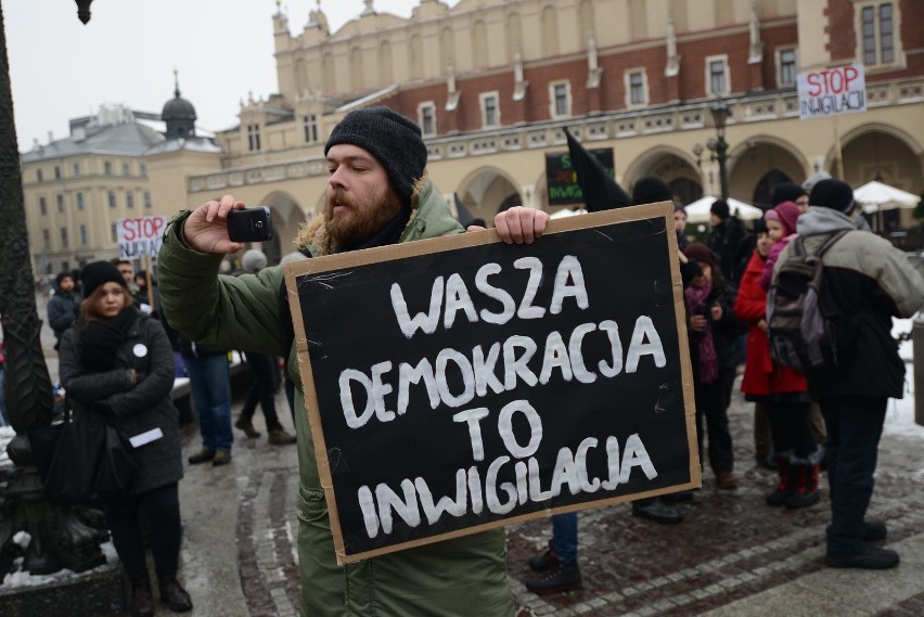 Kraków. Kolejny protest przeciw "ustawie inwigilacyjnej" [ZDJĘCIA]
