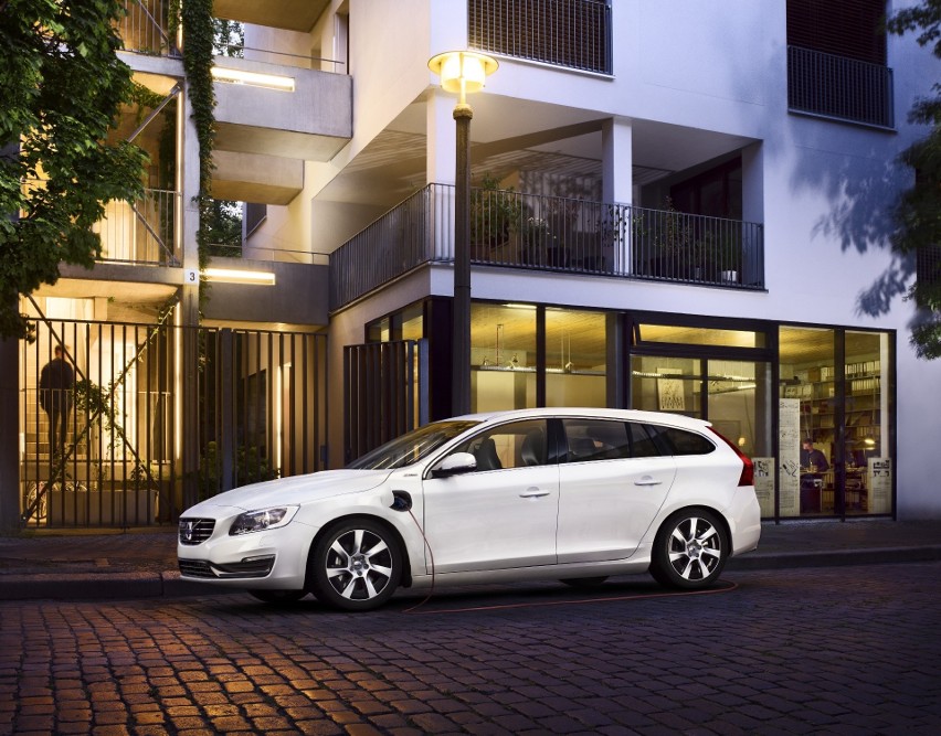 Nowe V60 Hybrid. Wersja hybrydowa typu Plug-in na razie nie...