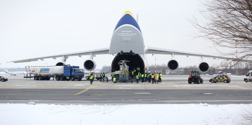 Jeden z największych samolotów na świecie przyleciał do Łodzi [FILMY, zdjęcia]
