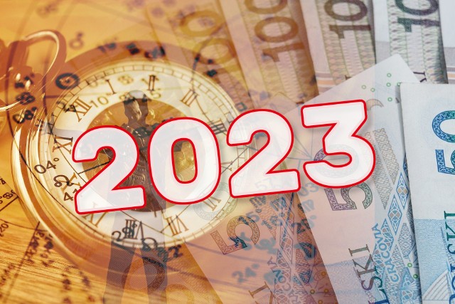 Dla niektórych znaków Zodiaku, 2023 rok może nie być pomyślnym czasem, jeśli chodzi o inwestycje, prowadzenie biznesu czy decyzje zawodowe. Zobacz, co mówią przepowiednie na temat pieniędzy, pracy i Twojego budżetu na 2023 rok. Znajdziesz je w galerii znaków zodiaku.Oto horoskop finansowy na 2023 roku. Szczegóły na kolejnych slajdach naszej galerii >>>