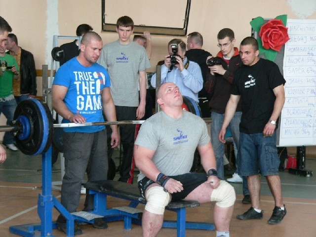 Mariusz Stąpor z Wierzbicy wycisnął sztangę ważącą 180 kg