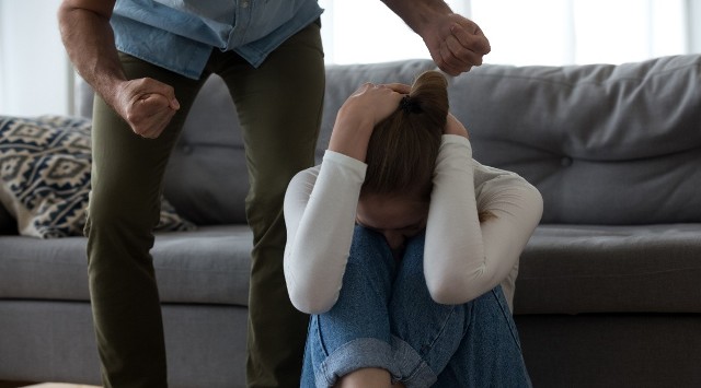 W grudniu pani Sabina została uniewinniona przez Sąd Rejonowy w Toruniu, ale wyrok jest nieprawomocny. Ugryzła eksmęża w samooobronie. Wcześniej to on znęcał się nad nią, stosując także przemoc seksualną. Skazany został za to na więzienie i prace społeczne.