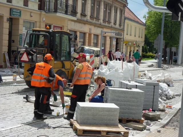 Ul. Wybickiego - od ul. Solnej do SikorskiegoTrwają drobne końcowe prace przy torowisku, układane są chodniki