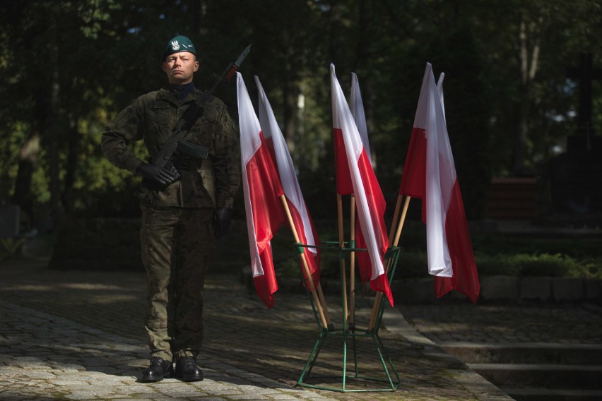 Uroczystości pod Krzyżem Katyńskim na słupskim cmentarzu