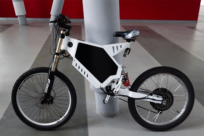 Student Politechniki Białostockiej tworzy rowery elektryczne. Jego filmy o elektronice na YouTube oglądają dziesiątki tysięcy internautów 