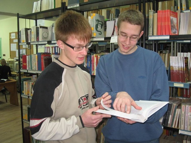 Arkadiusz Wróblewski (z lewej) i Piotr Nowak bardzo lubią czytać książki o historii.