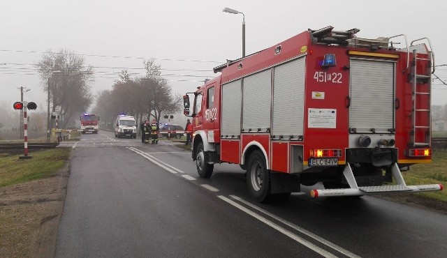 Do wypadku doszło na przejeździe kolejowym przy ul. Płockiej w Łowiczu.
