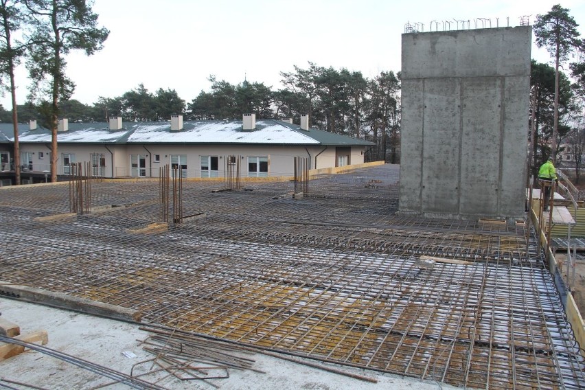 Widać już efekty prac przy rozbudowie szpitala w Pionkach.