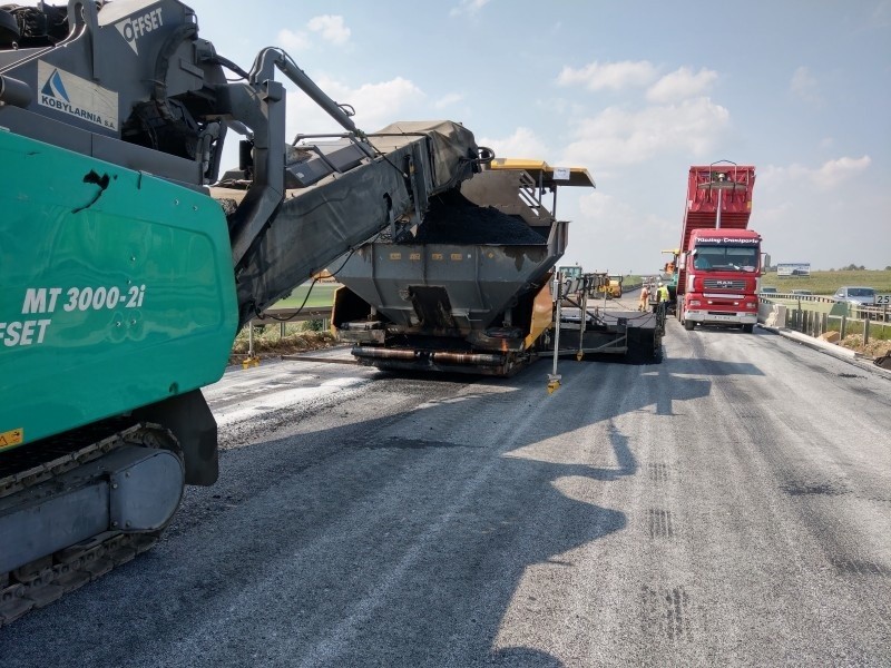 Prace prowadzone są na odcinku pomiędzy węzłami Krapkowice i...