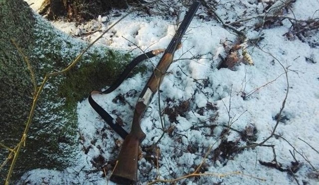 Właśnie tę broń porzucił jeden z myśliwych na widok strażników leśnych