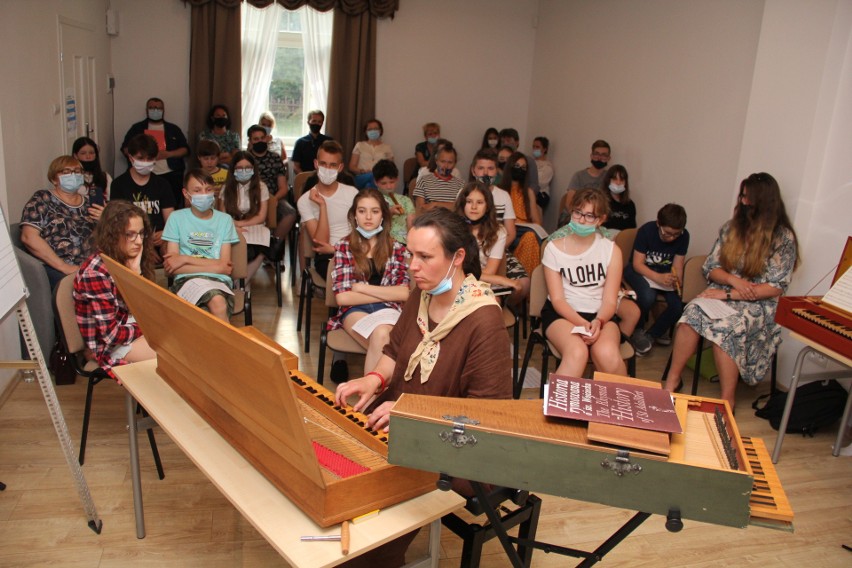 W Państwowej Szkole Muzycznej I stopnia w Brzezinach odbyło się spotkanie z niecodziennymi instrumentami