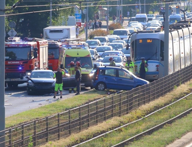 Z prawie 10 tysięcy kolizji i wypadków drogowych we Wrocławiu najwięcej odnotowano na ul. Legnickiej