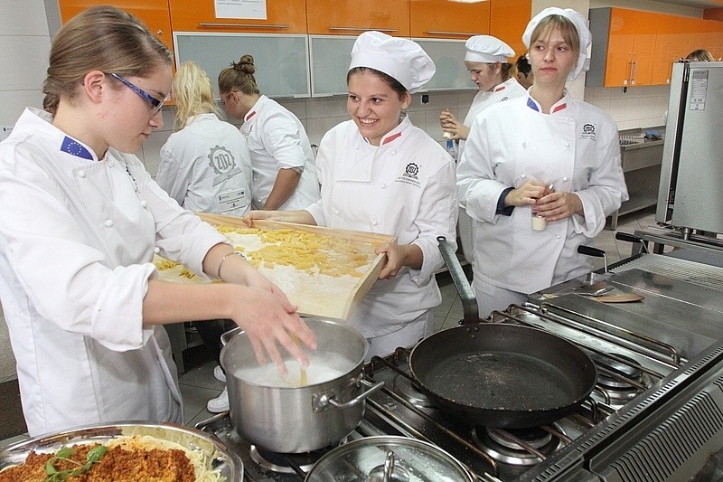 Pokaz kulinarny kuchni włoskiej w ZDZ w Kielcach