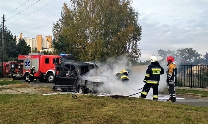 Pożar samochodu w Jawiszowicach. Nikt nie został ranny [ZDJĘCIA]