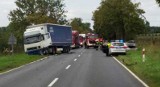 Wypadek na DK10. Trasa Piła - Bydgoszcz: Zderzenie dwóch ciężarówek i osobówki. Jedna osoba nie żyje