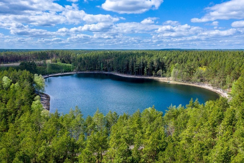 Juszki. Ogrodzone jezioro Oczko Wielkie