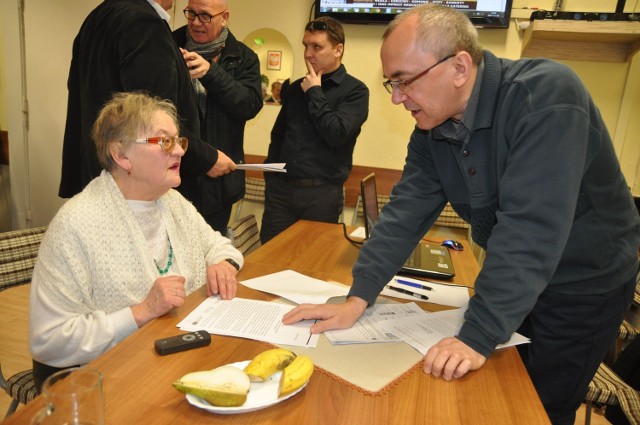 Działacze organizacji zastanawiają się nad odpowiedzią na wymijające pismo NFZ.