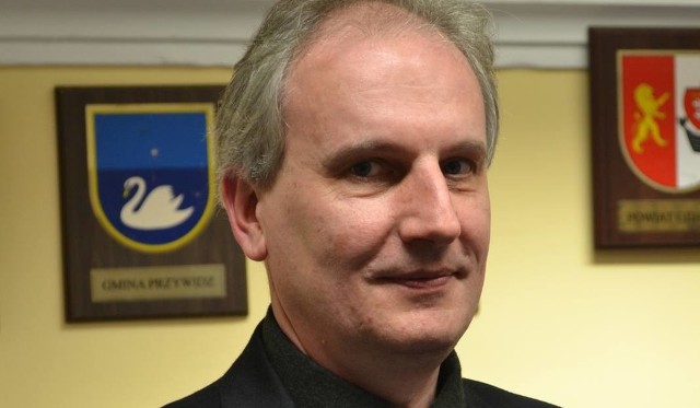 Dariusz Drelich – dotychczasowy przewodniczący klubu radnych PiS w Radzie Powiatu Gdańskiego ma 48 lat.