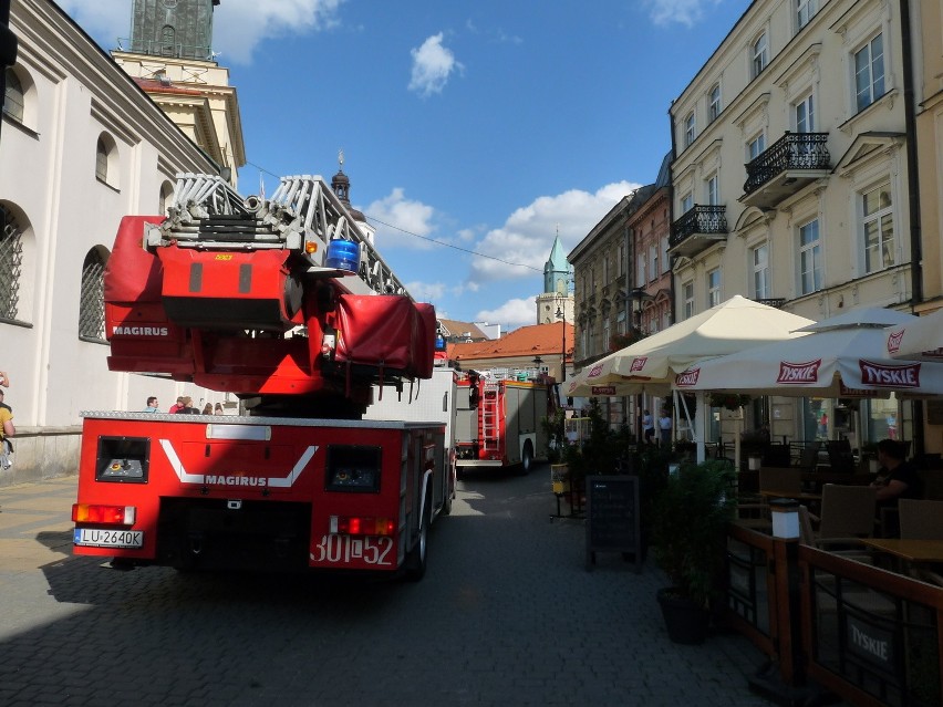 Krakowskie Przedmieście: Alarm pożarowy w jednym z banków (FOTO, WIDEO)
